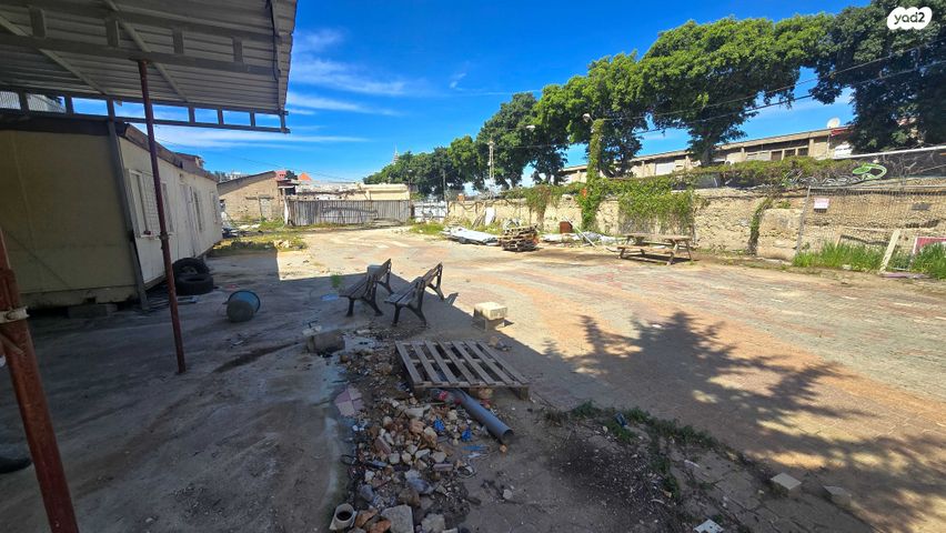 חנויות/ שטח מסחרי