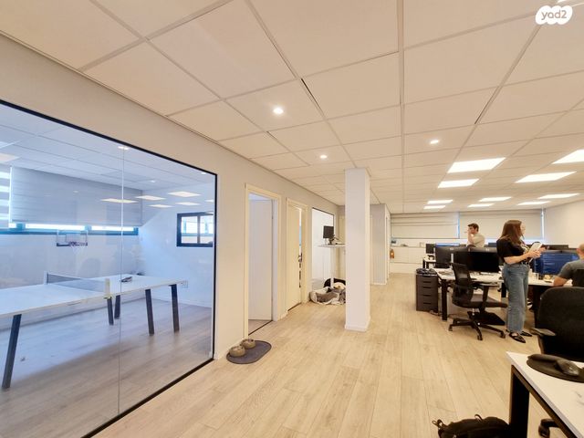 מונטיפיורי, הרכבת