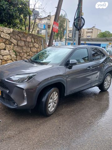 מודעת רכב טויוטה יאריס קרוס