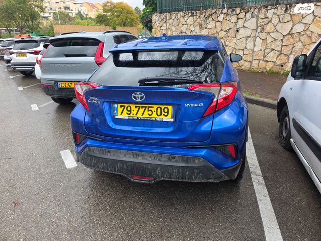 מודעת רכב טויוטה C-HR
