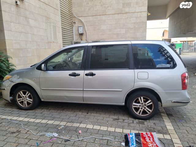 מודעת רכב מאזדה MPV