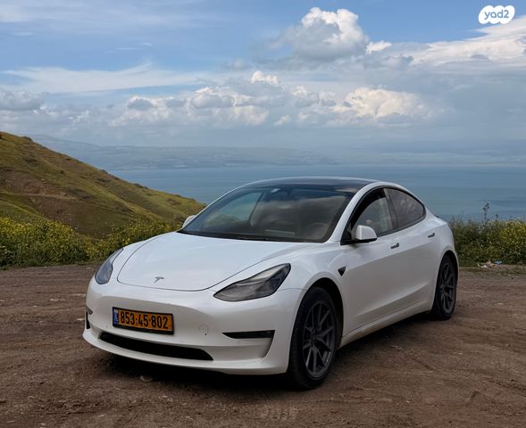 מודעת רכב טסלה מודל 3