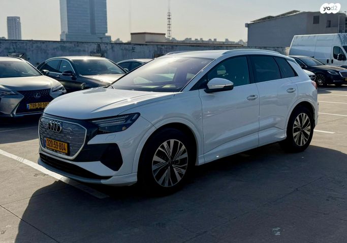 מודעת רכב אאודי Q4 e-tron