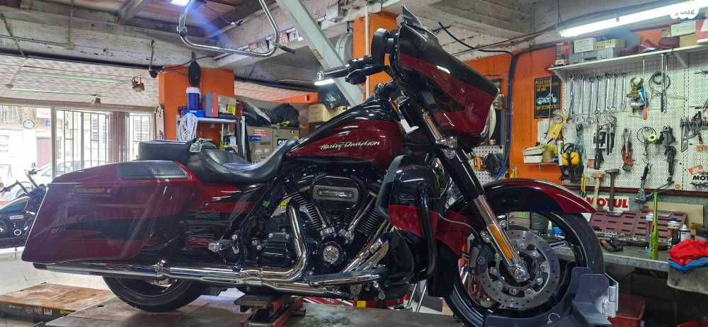 מודעת רכב הרלי דיווידסון סטריט גלייד CVO 110/114