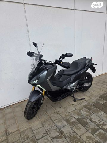 מודעת רכב סאן יאנג ADX400