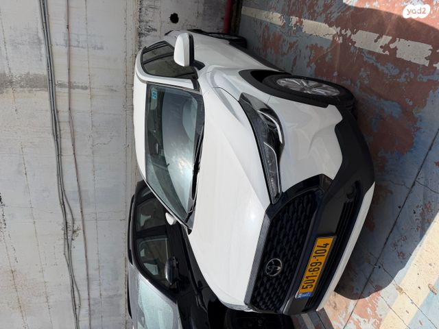 מודעת רכב טויוטה קורולה קרוס