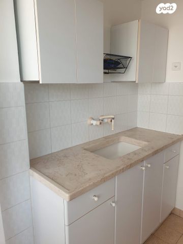 עמנואל הרומי 21