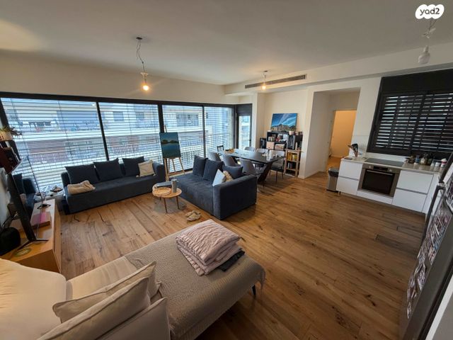 מודעת נכס, רות, חרוזים, רמת גן