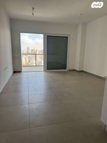 מודעת נכס, אריאל שרון, סיטי, גבעתיים