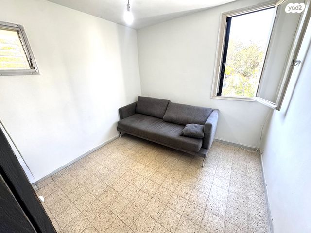 מעפילי אגוז 49