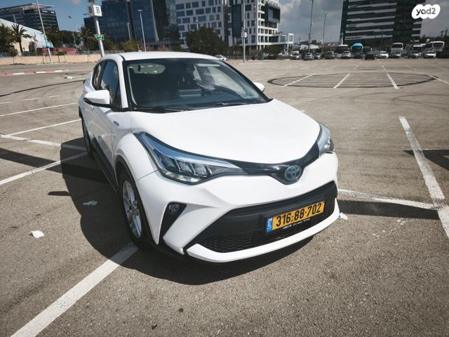 מודעת רכב טויוטה C-HR