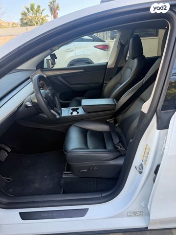 מודעת רכב טסלה מודל Y