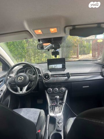 מודעת רכב מאזדה 2