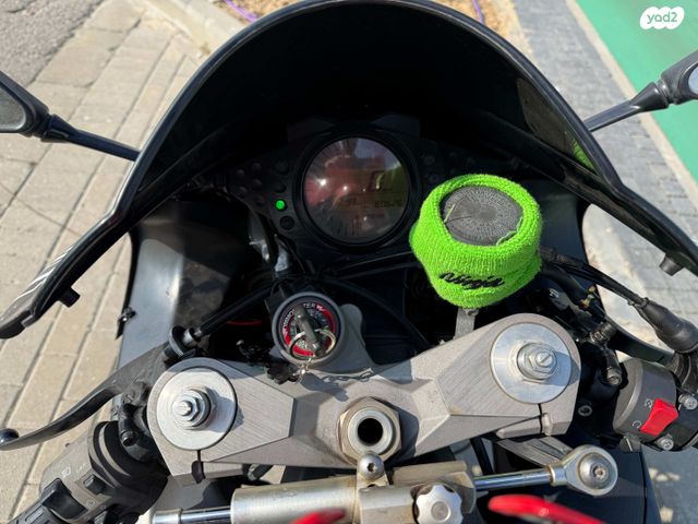 מודעת רכב קאוואסאקי נינג'ה ZX 10R