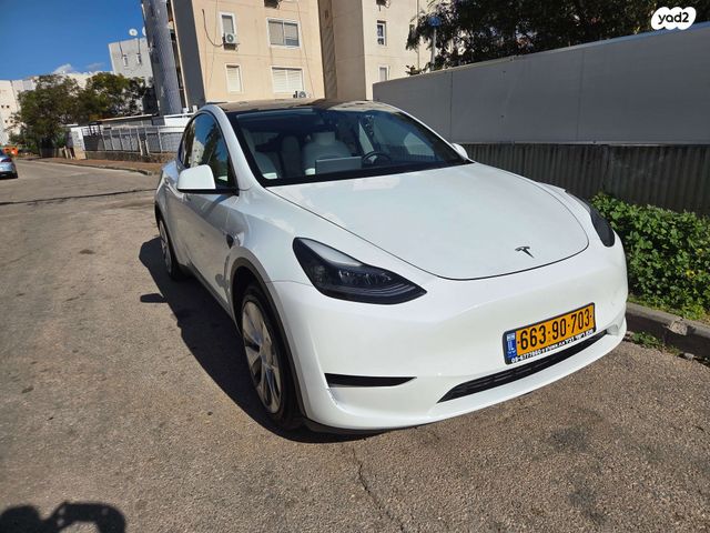 מודעת רכב טסלה מודל Y