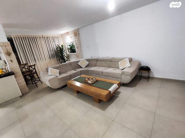 שדרות יגאל אלון 9