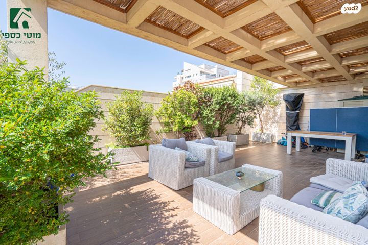 שושנה דמארי