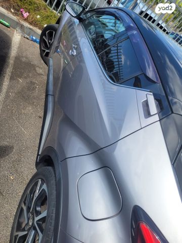 מודעת רכב טויוטה C-HR