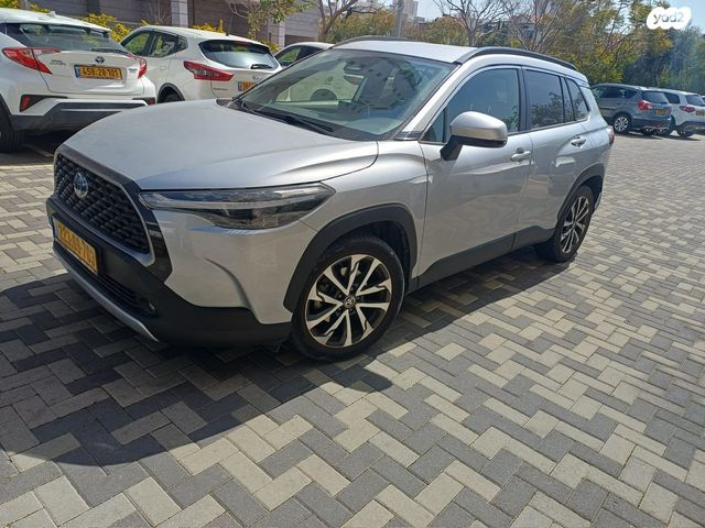 מודעת רכב טויוטה קורולה קרוס