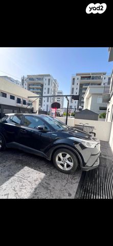 מודעת רכב טויוטה C-HR