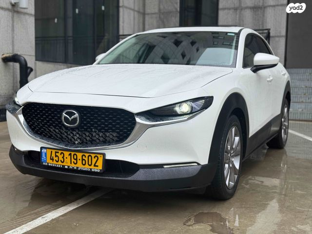 מודעת רכב מאזדה CX-30
