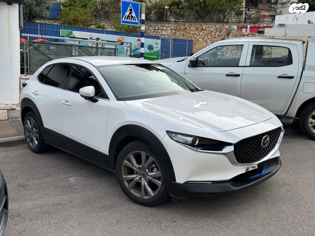 מודעת רכב מאזדה CX-30