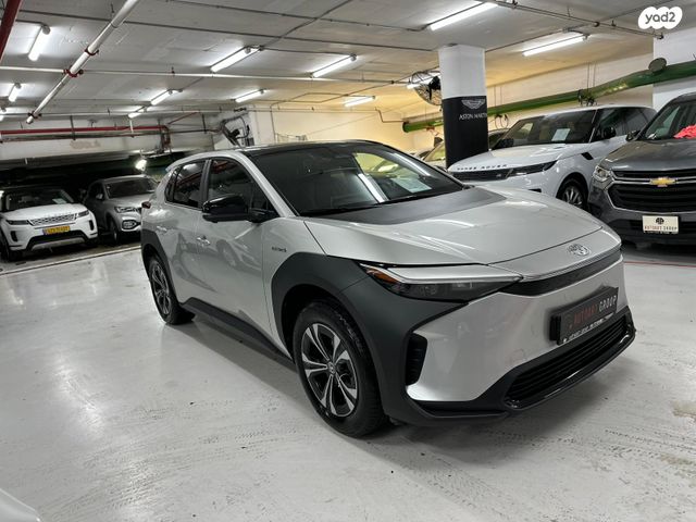 מודעת רכב טויוטה bZ4X
