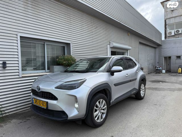 מודעת רכב טויוטה יאריס קרוס