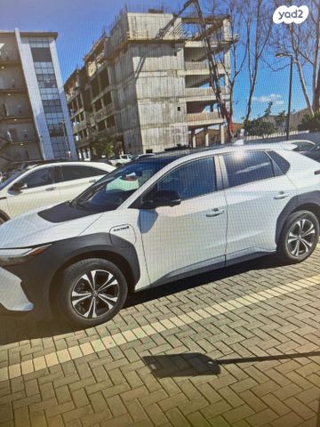 מודעת רכב טויוטה bZ4X