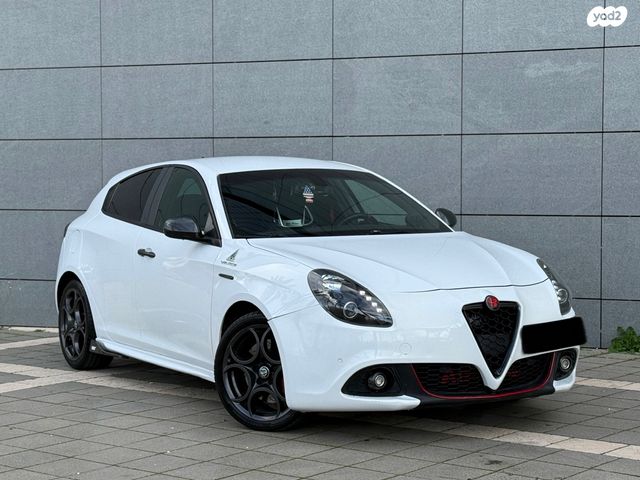 מודעת רכב אלפא רומיאו ג'ולייטה