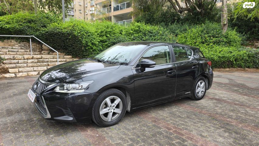 מודעת רכב לקסוס CT