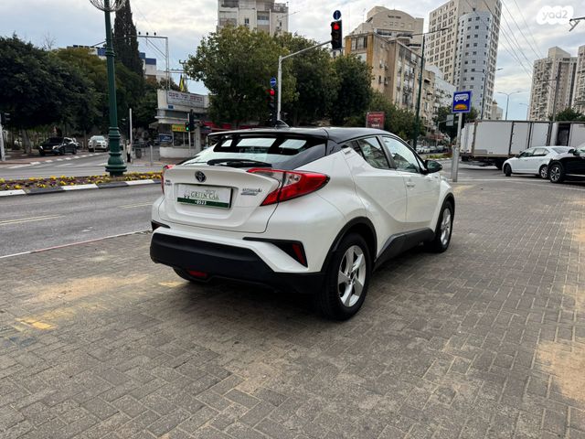 מודעת רכב טויוטה C-HR 2