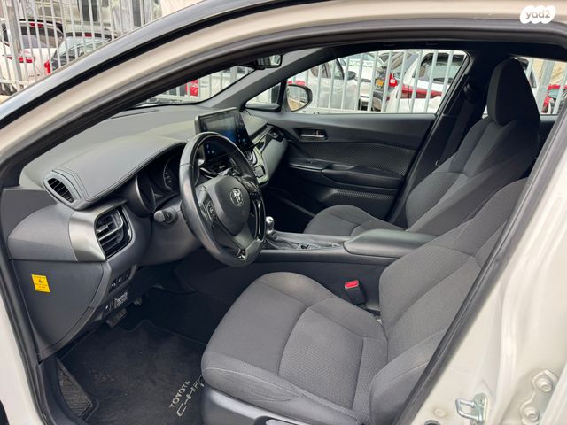 מודעת רכב טויוטה C-HR 1