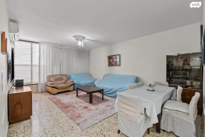 דירה, רמב"ם, ראשון לציון