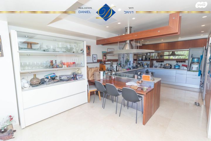 הוד הכרמל, דניה