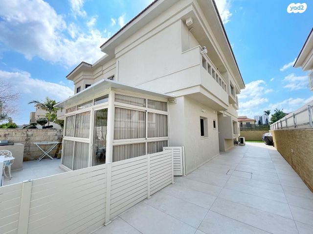 מודעת נכס, צבי סוחובולבסקי, מקוב, רחובות