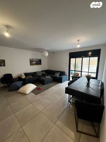 דרך מנחם בגין 48