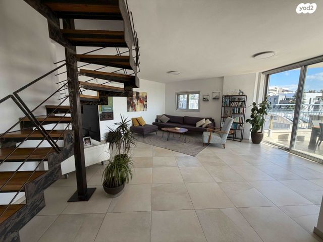 הרצליה הירוקה, נווה עובד