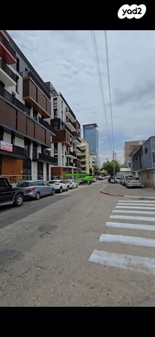 מונטיפיורי, הרכבת