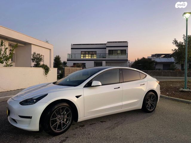 מודעת רכב טסלה מודל 3