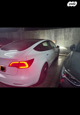 מודעת רכב טסלה מודל 3