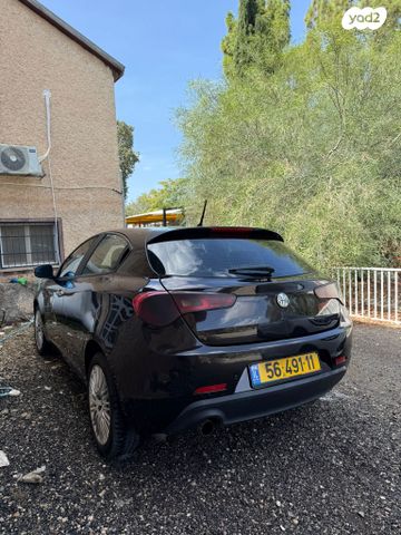 מודעת רכב אלפא רומיאו ג'ולייטה