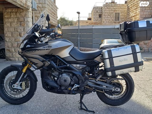 מודעת רכב אפריליה VKB- קאפונורד ראלי