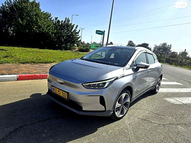 מודעת רכב ג׳ילי Geometry C