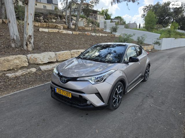 מודעת רכב טויוטה C-HR