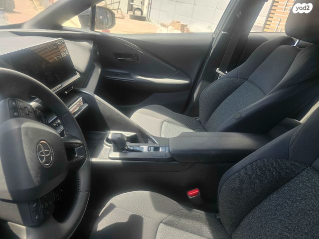 מודעת רכב טויוטה C-HR