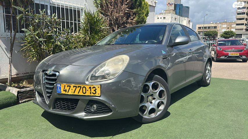 מודעת רכב אלפא רומיאו ג'ולייטה