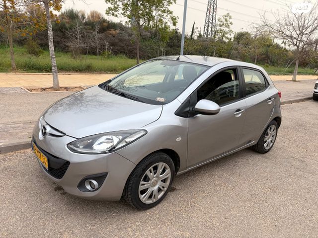 מודעת רכב מאזדה 2