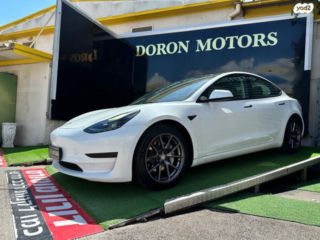 מודעת רכב טסלה מודל 3