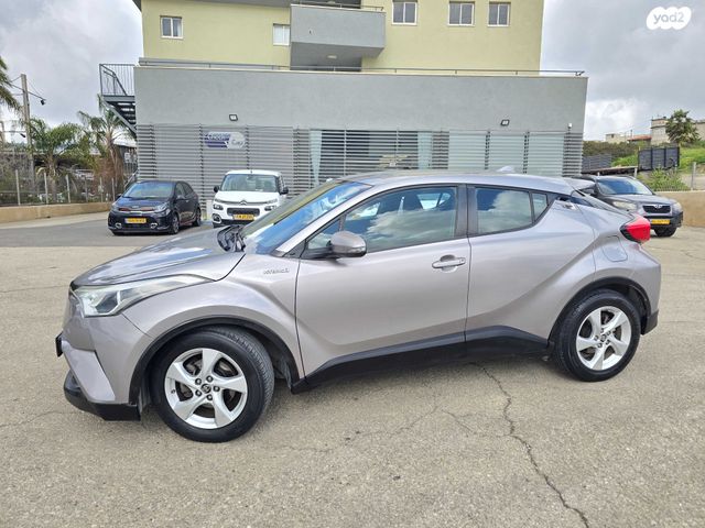 מודעת רכב טויוטה C-HR 1